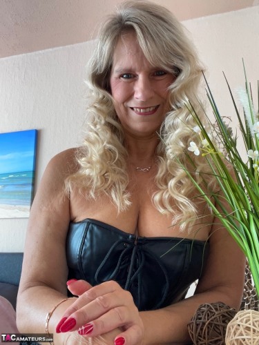 Sweet Susi In Leather And Boots 2