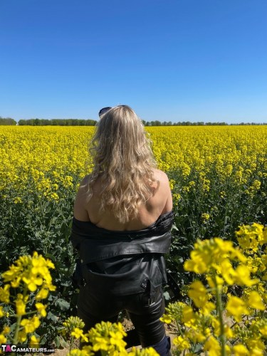 Sweet Susi Leather Milf 6