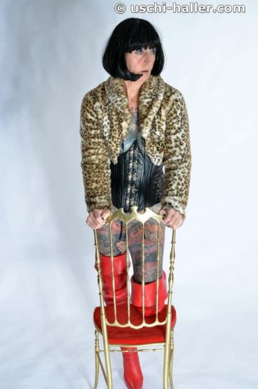 Tattoo Girl Cleo In Red Boots 2