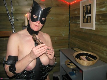 Tiffany Pearl In Leather Harness 6