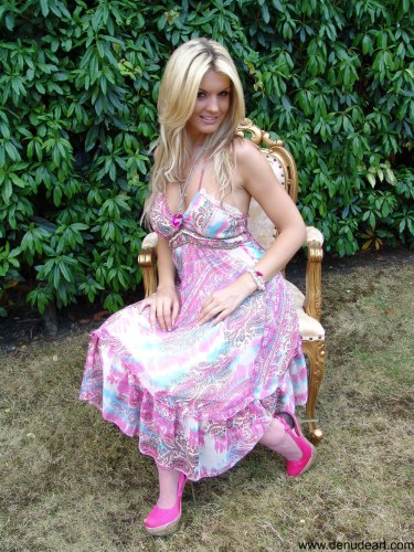 Tommie Jo Teases Outside 1