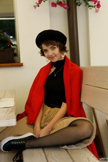 Victoria Minina In Cafe Society 3