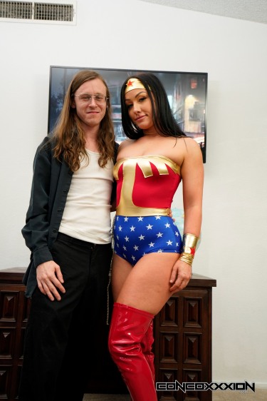 Wonder Woman Becomes Super Slut With Jennifer White 5